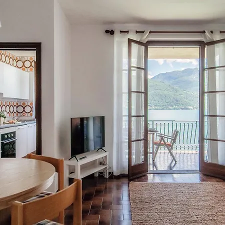 Waterside - By Myhomeincomo Musso